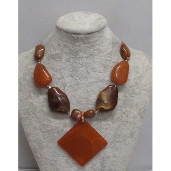 Résine cailloux marron collier femme