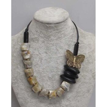 Bijoux femme résine beige rondelles bois et papillon