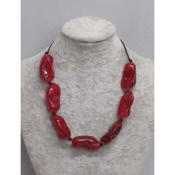 Collier bijoux résine galets uniformes rouge