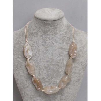 Women's jewelry, beige resin pebbles