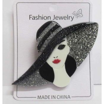 broche bijoux portrait femme chapeau large