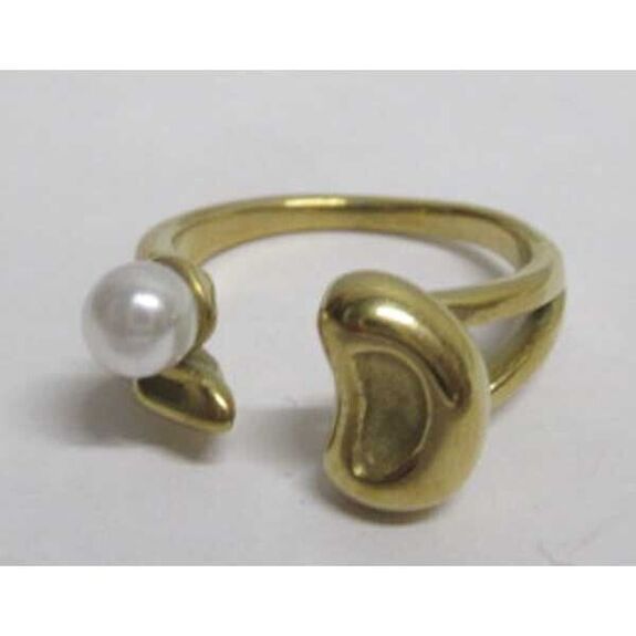 jewelry open ring with a pearl
