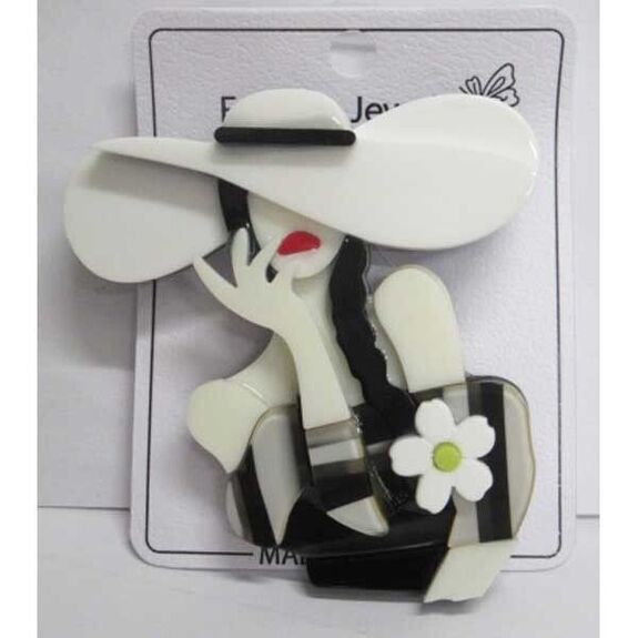 broche bijoux madame au chapeau