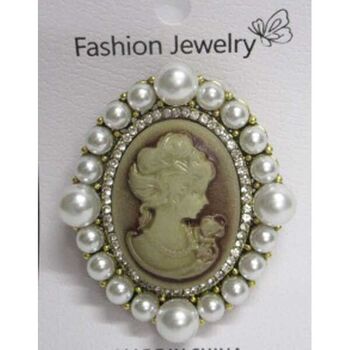 pearl cameo brooch pendant