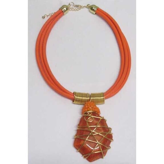 collier pendentif caillou orange