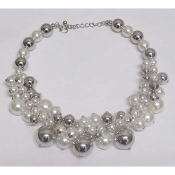 collier effet guirlande boules argent et perles