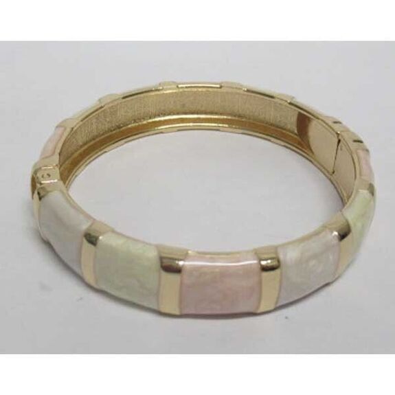 bracelet with beige pink tones and gold lines
