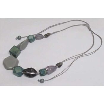 Bijoux collier gris resine