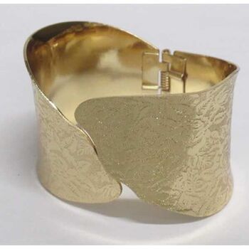 Open bangle bracelet with floral print in gold