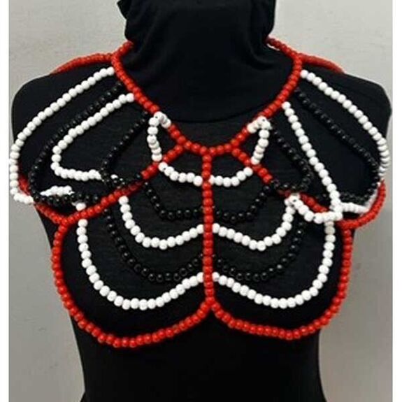 collier chaine corps noir blanc rouge