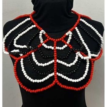 collier chaine corps noir blanc rouge