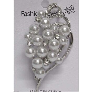 brooch jewelry cluster pearl