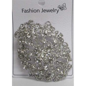 Oriental jewelry world in brooch form