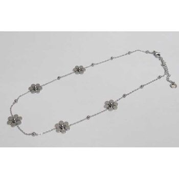 Collier chaine 5 fleurs en acier argenté