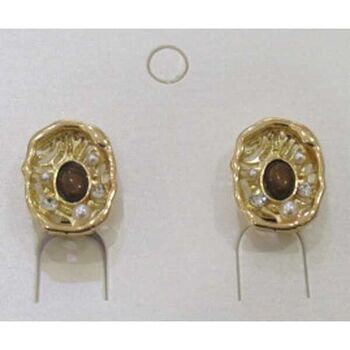 Gold-tone clip-on earring with pearl