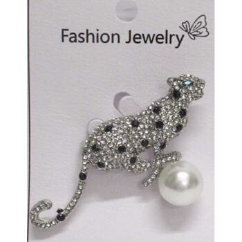 Cheetah brooch jewelry featuring a pearl and a cheetah searching for its prey
