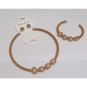 bijoux collier cerceau 4 boules perle dans filet, bracelet et boucle oreille