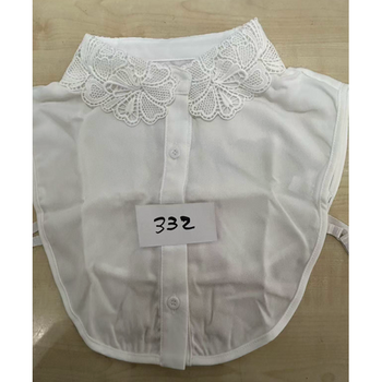col claudine à broderie de fleur