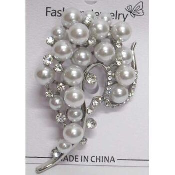 Pins bijoux grappe fleur perle