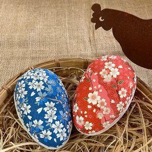 Comment customiser un oeuf en carton pour en faire un joli oeuf de Pâques ?