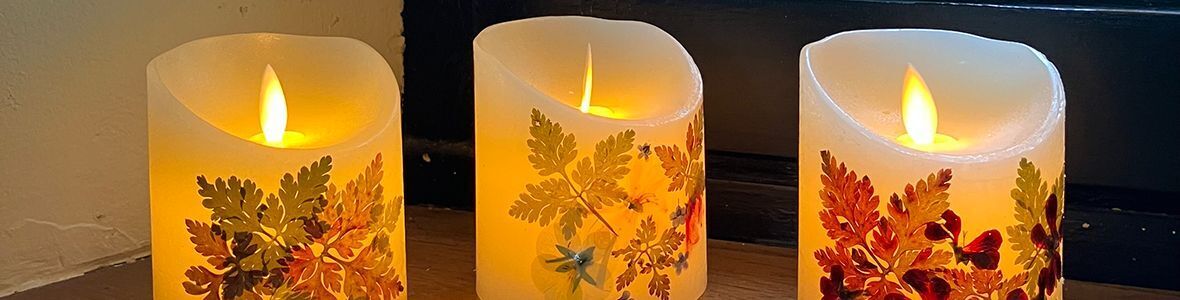 Bougies piliers cire flamme oscillante vierge ou décorée Ø7,5 cm