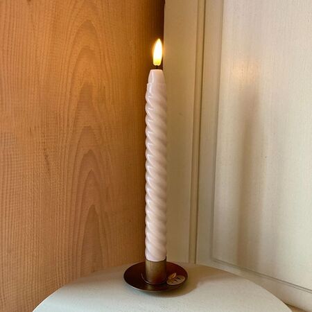 Bougie chandelle LED cire beige torsadée - H24 cm