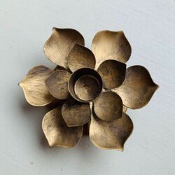 Camelia candle holder in brass