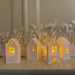 4 tiny paper houses - H 8 cm