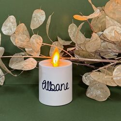 Small LED tea light with moving flame