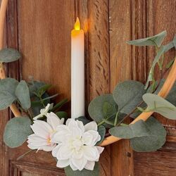 Rattan circle holder with a LED candle - eucalyptus and white cosmos