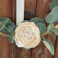 Rattan circle holder with a LED candle - eucalyptus and white peony