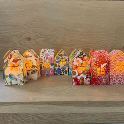 Mini maison Led - H 8 cm - Fleurs Japonaises