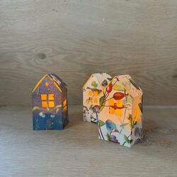 1 Led paper house - H 8 cm - Red Eucalyptus