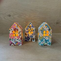 1 Led paper house - H 8 cm - Liberty® Poppy and Daisy Blue and Purple