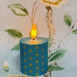 Small LED tea light with a flickering flame Blue Duck - H 8 cm