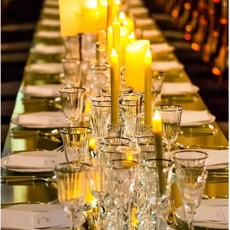 Des chandelles électriques en cire qui imitent vraiment de vraies bougies