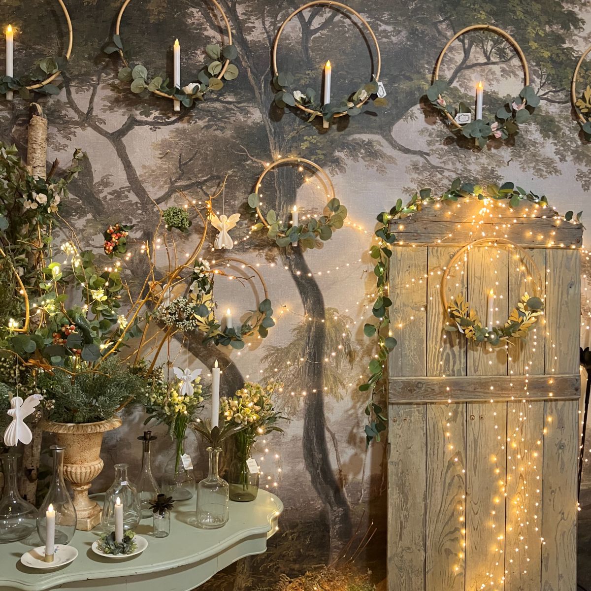décor de boutique, cercles lumineux et bougies Led