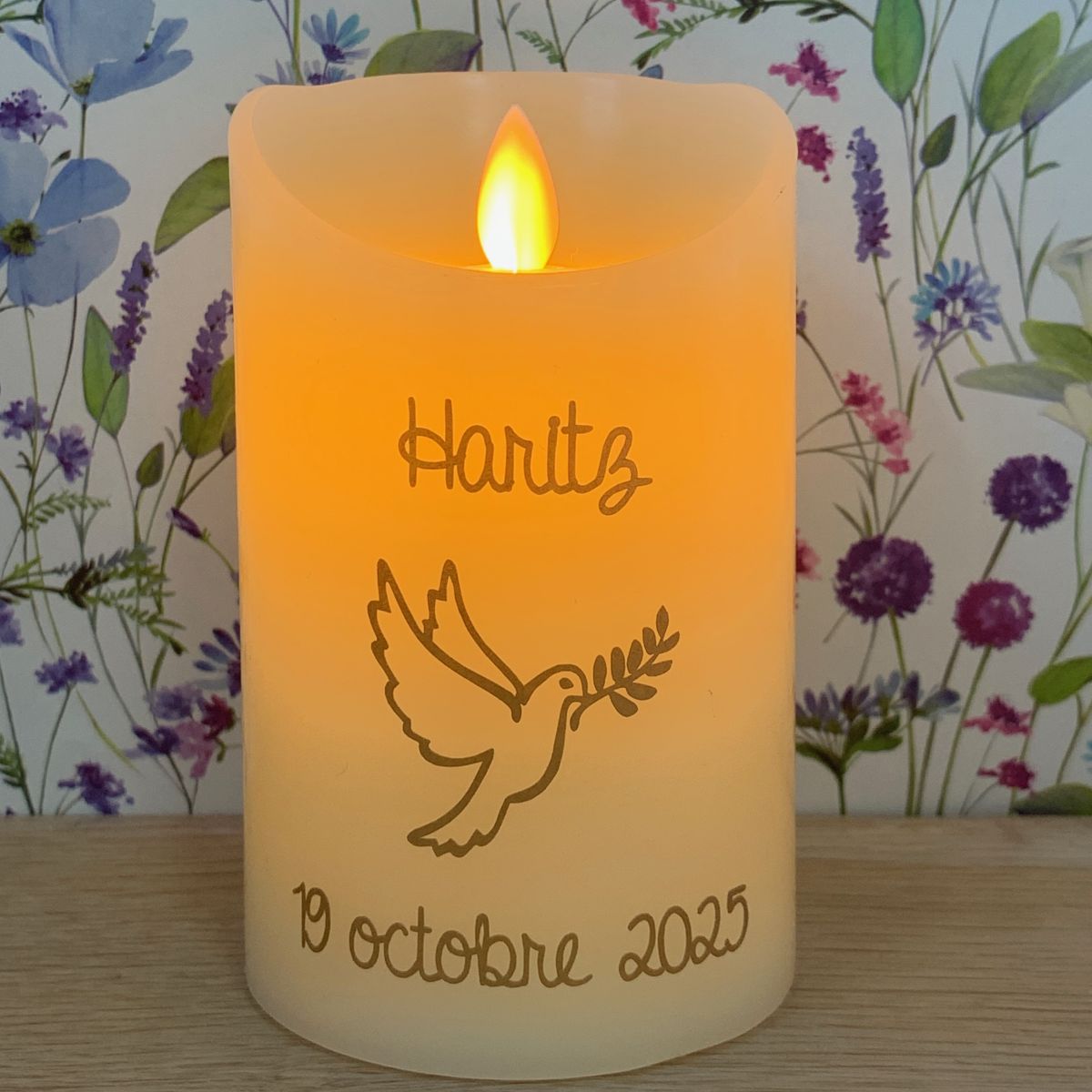 bougie avec une colombe, cadeau religieux