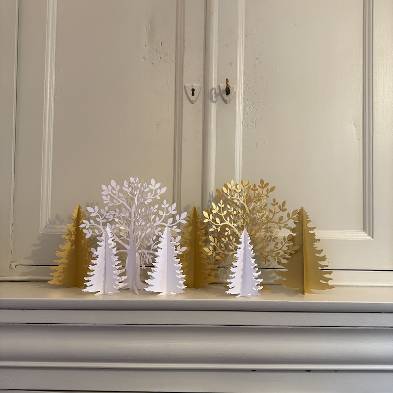 petits sapins en papier pour un Noël minimaliste