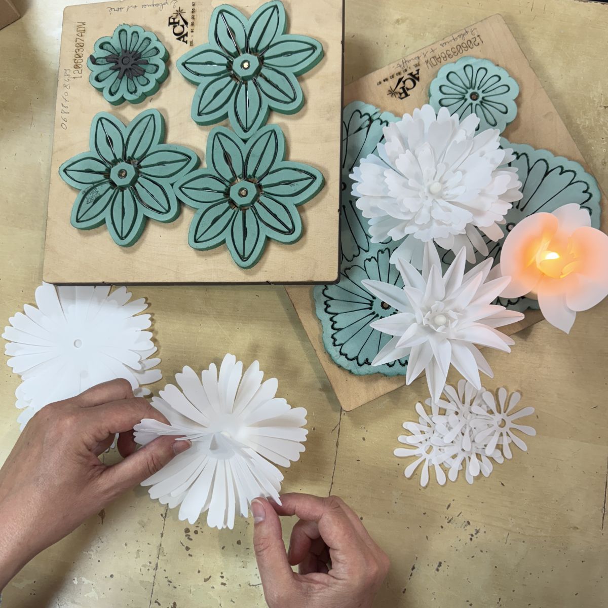 création de fleurs en papier 