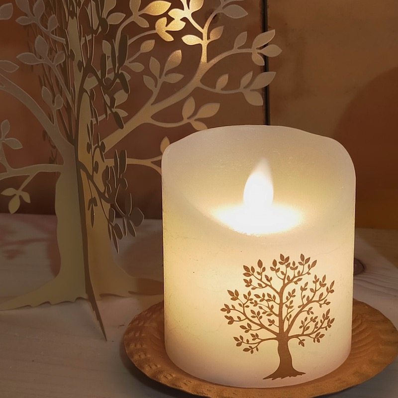 bougie éternelle avec un arbre de vie