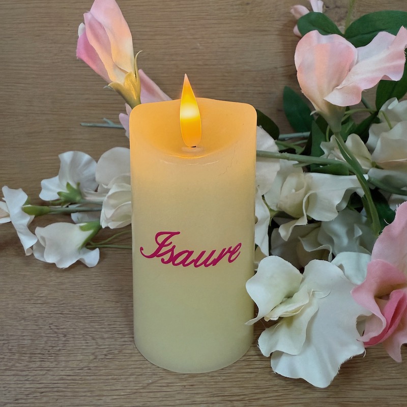 une jolie bougie Led en cire, une idée de cadeau pour la naissance d' une petite fille