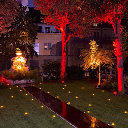 Eclairage à la bougie led pour illuminer une soirée au jardin