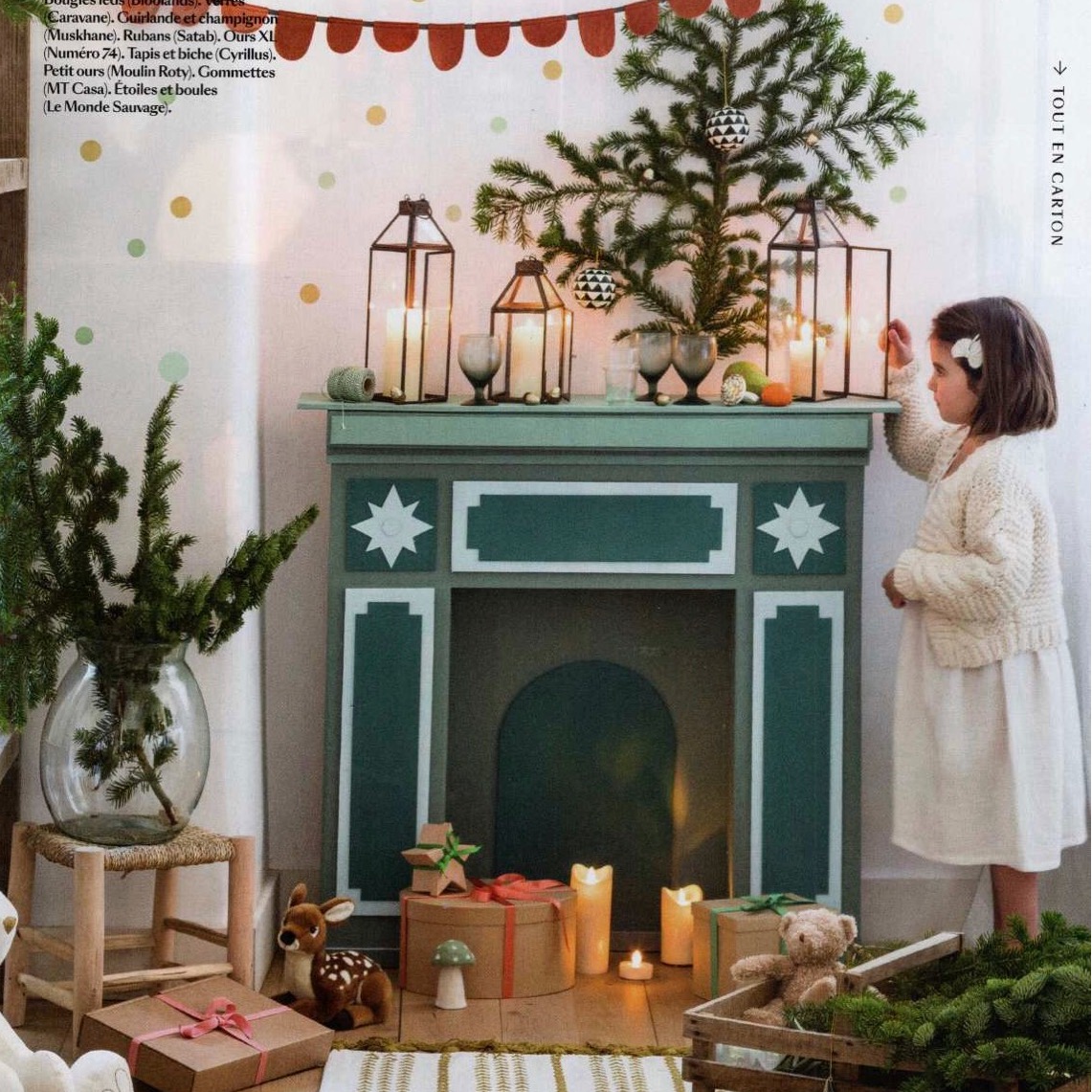 des bougies à la flamme qui bougent pour décorer une cheminée de Noël