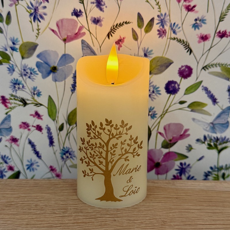 bougie de mariage avec un arbre de vie et les prénoms des mariés