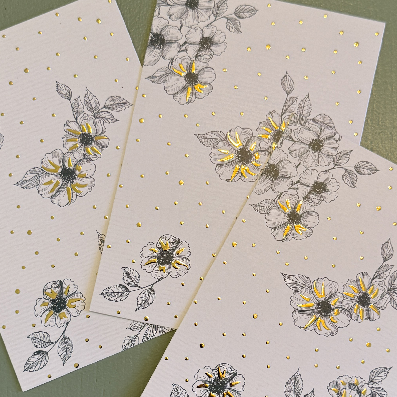 carte postale avec des fleurs, dorure en relief