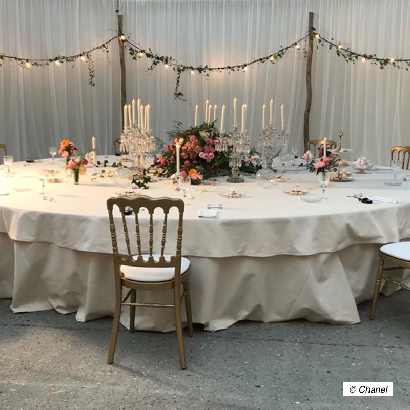 Chanel organise un dîner avec des bougies Led Bloolands