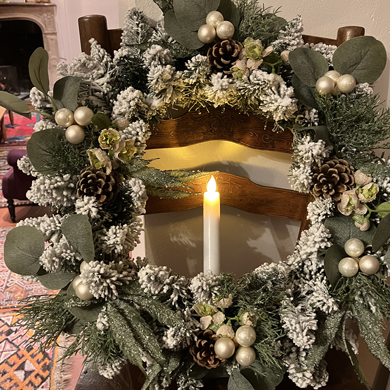 couronne de noel haut de gamme avec fleurs et bougie