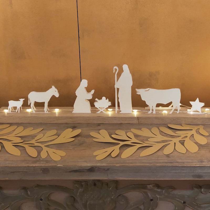 crèche lumineuse sur support en bois