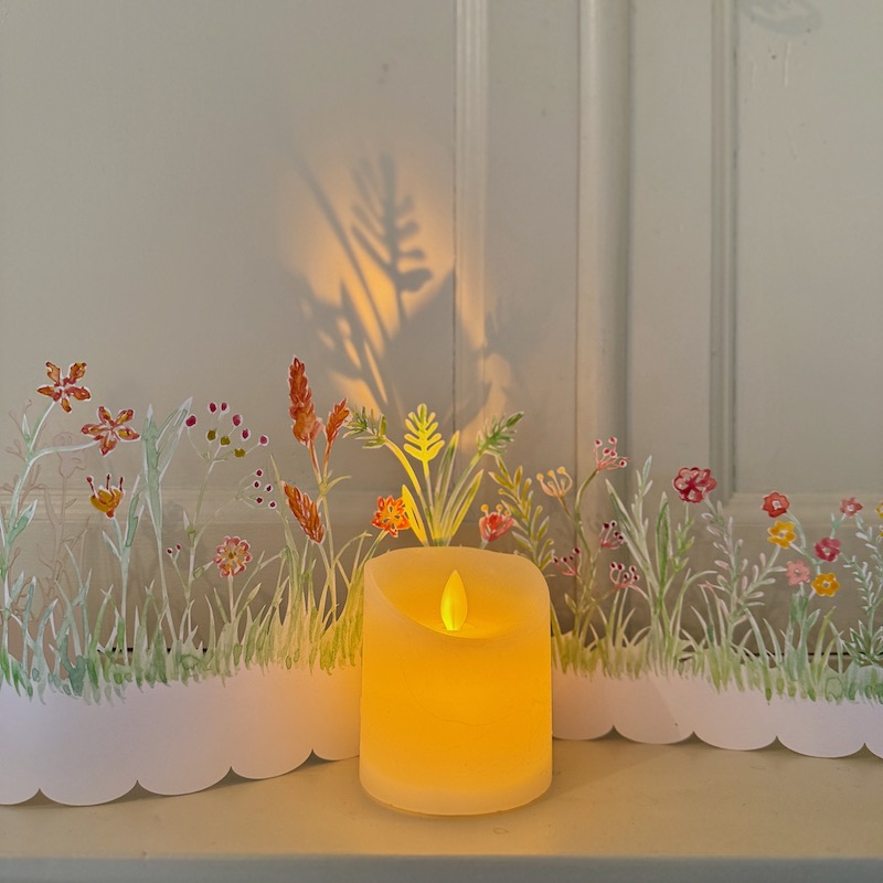 Décor en papier avec des fleurs champêtres peintes à la main, à éclairer d'une bougie led
